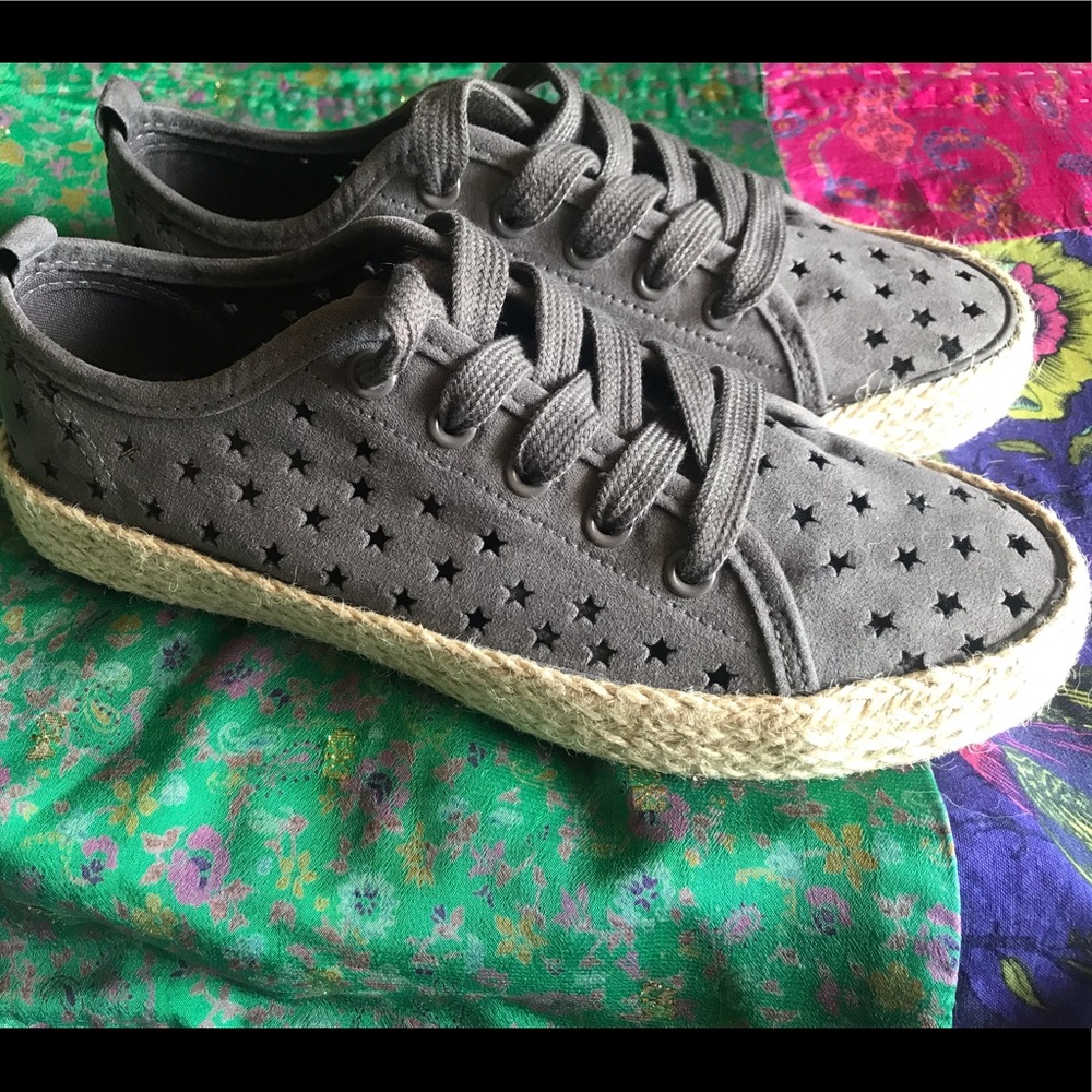 Star Cut Out Universal Thread Espadrilles. Size 6